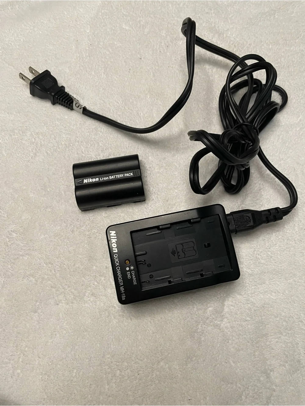 Nikon MH-18a Quick Charger + Genuine EN-EL3a Battery Bundle.